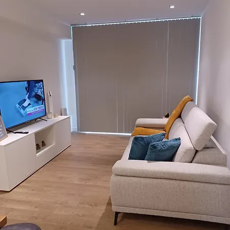 דירה Modern 1-bedroom With Sea View In T92 *