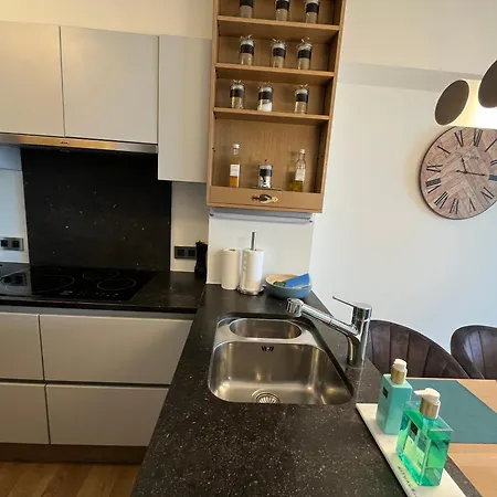 Apartment Modern 1-bedroom With Sea View In T92