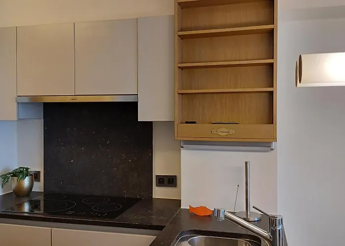 Modern 1-bedroom With Sea View In T92