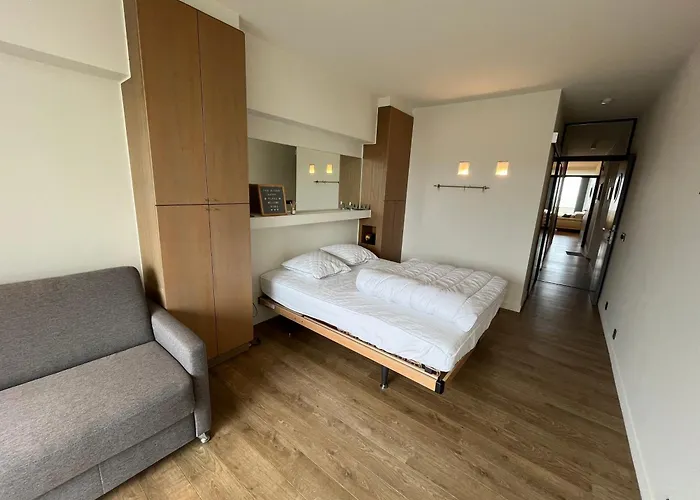 Modern 1-bedroom With Sea View In T92 *