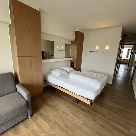 Modern 1-bedroom With Sea View In T92 *