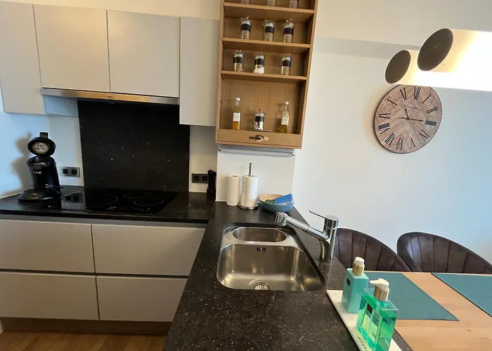 Appartement Modern 1-bedroom With Sea View In T92